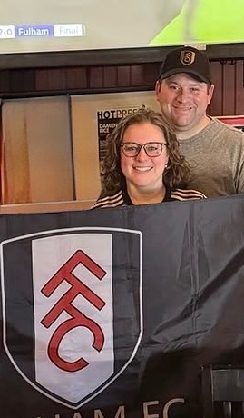 Lore and Chris with the Fulham FC flag
